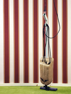 Arnold Reinisch Desperate Housewives – Carmen, 2009 Foto aus der Werkgruppe Resurr€©tion, 40 x 30 cm